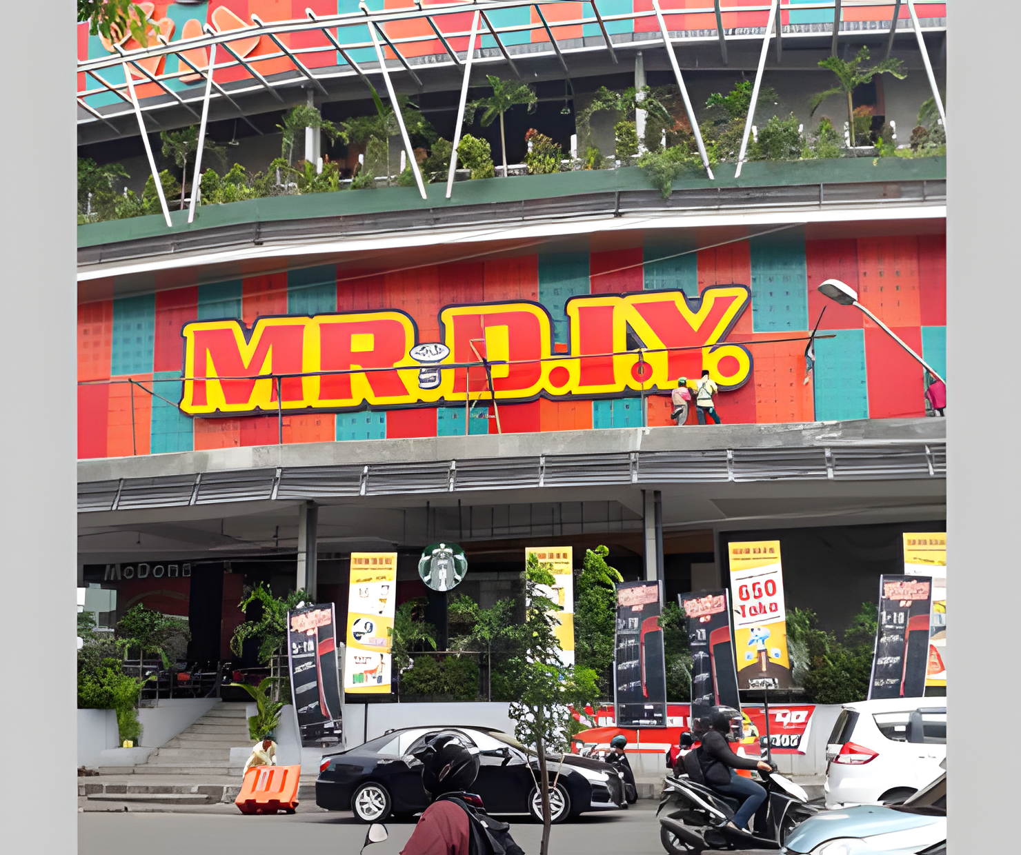 Upscale 4× dari foto arsip Citra; bukan bukti detail baru. MR.DIY — Letter Sign