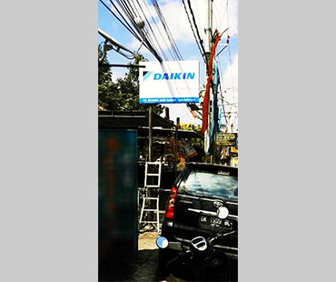 Foto sumber resmi Citra; ditampilkan tanpa upscale atau rekreasi. Daikin — Papan Nama Toko