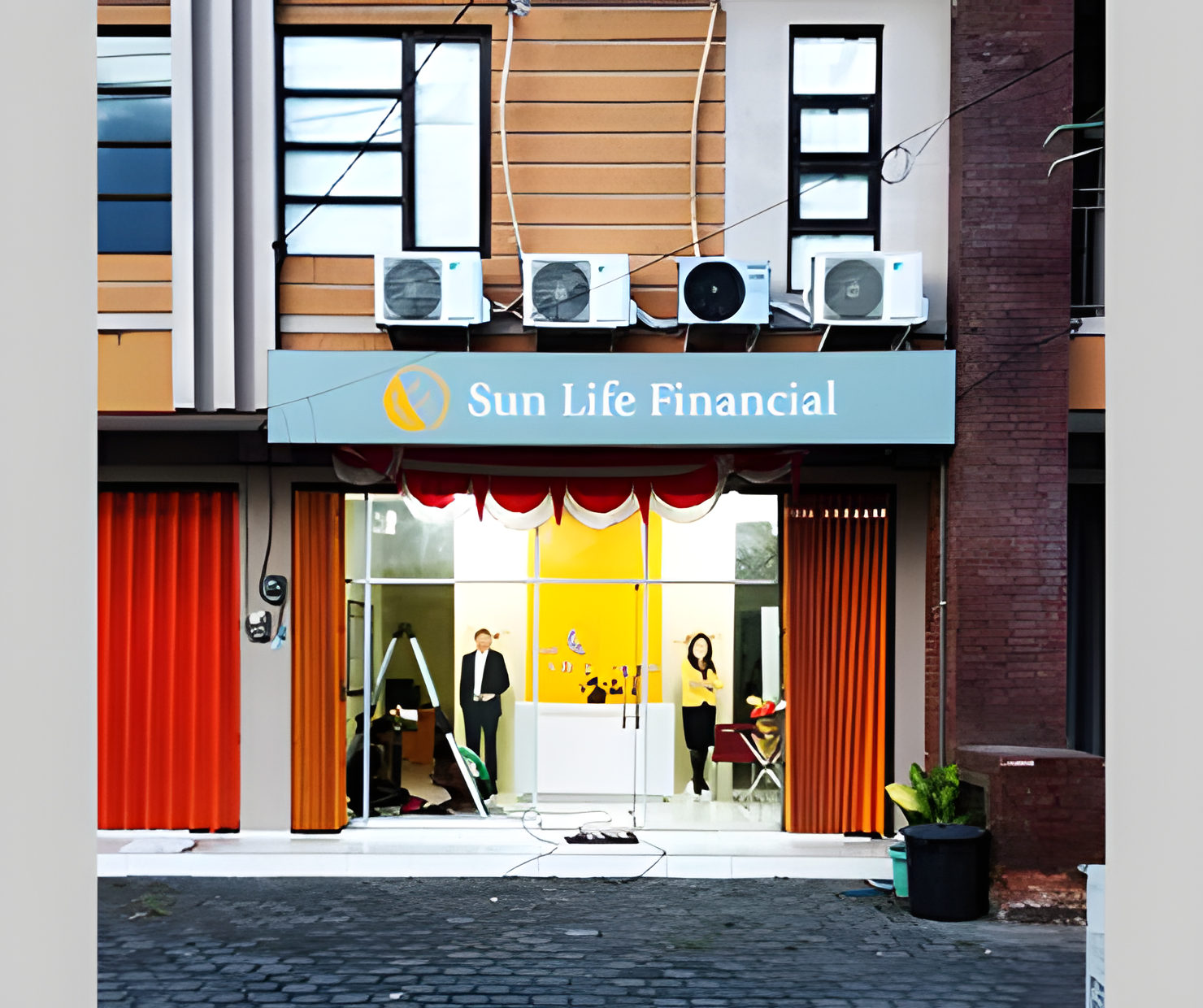Upscale 4× dari foto arsip Citra; bukan bukti detail baru. Sun Life Financial — Neon Box