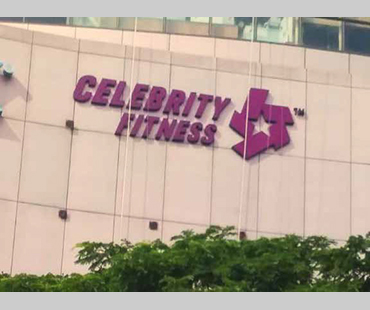 Foto sumber resmi Citra; ditampilkan tanpa upscale atau rekreasi. Celebrity Fitness — Letter Sign